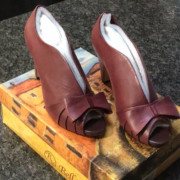 Beautiful brown leather Retro style heels